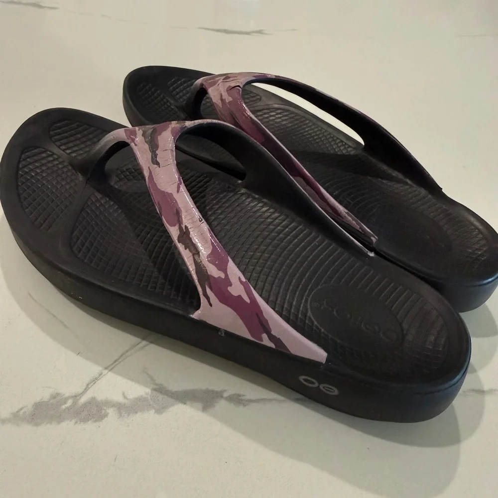 OOFOS OOriginal Recovery Sandals Womens 10 EU 41 Black‎ Purple Camo Flip Flops